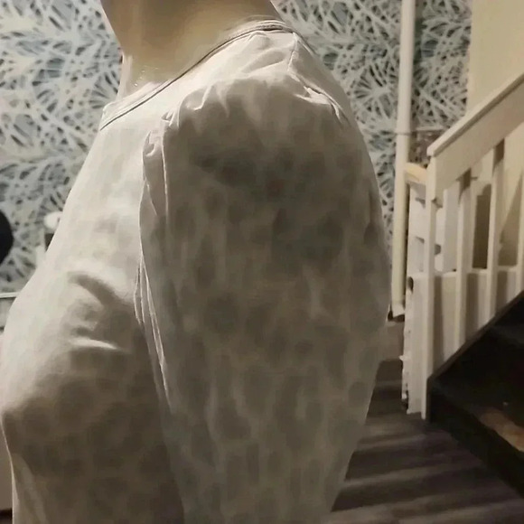 A.L.C KARLIE PUFF SLEEVE SPOTTED LEOPARD BABY BLUE TOP SIZE XS - Picture 3 of 6